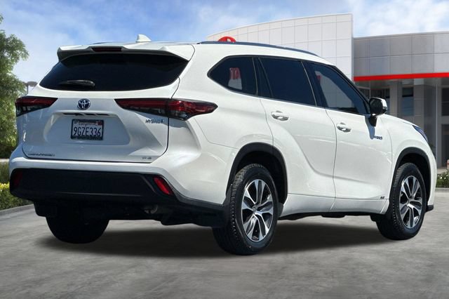 Used 2020 Toyota Highlander XLE AWD/4WD image 5