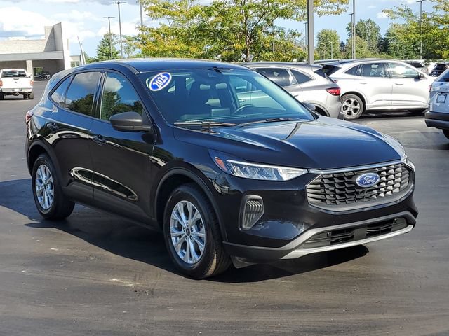 Used 2025 Ford Escape Active FWD image 2