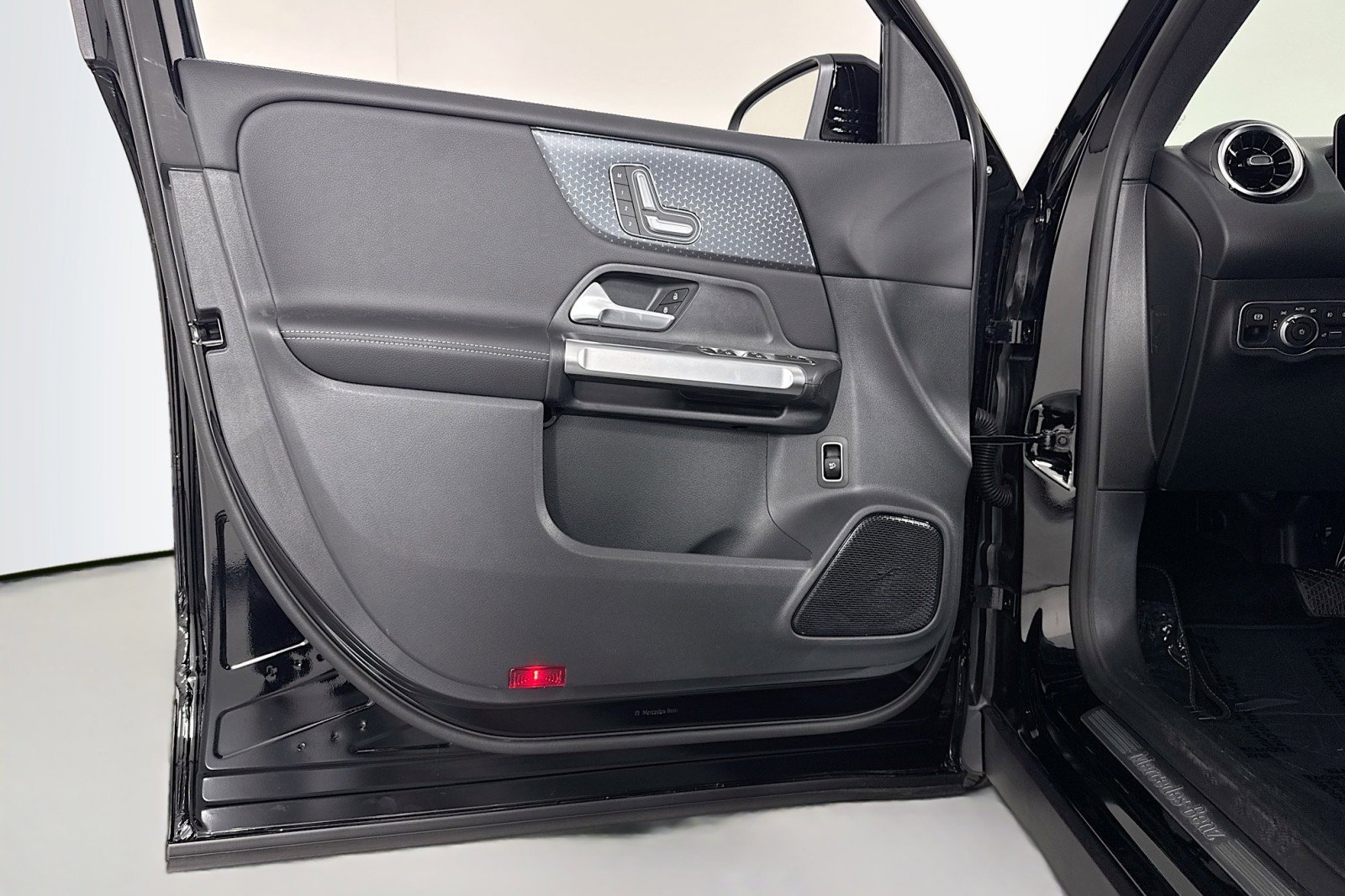 New 2026 Mercedes-Benz GLB 250 image 21