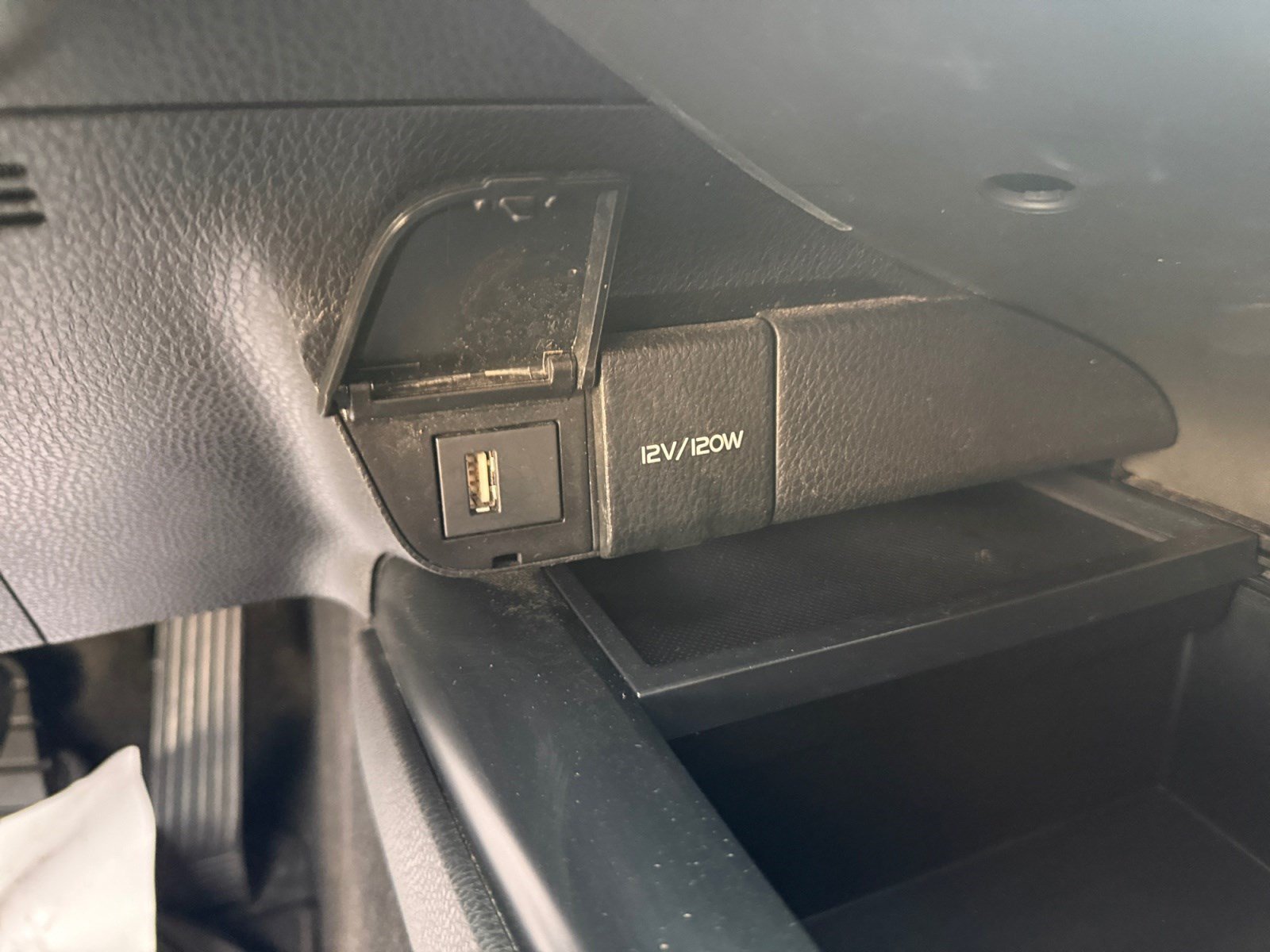 Used 2020 Toyota Camry LE w/ Carpet Mat Package FWD image 29