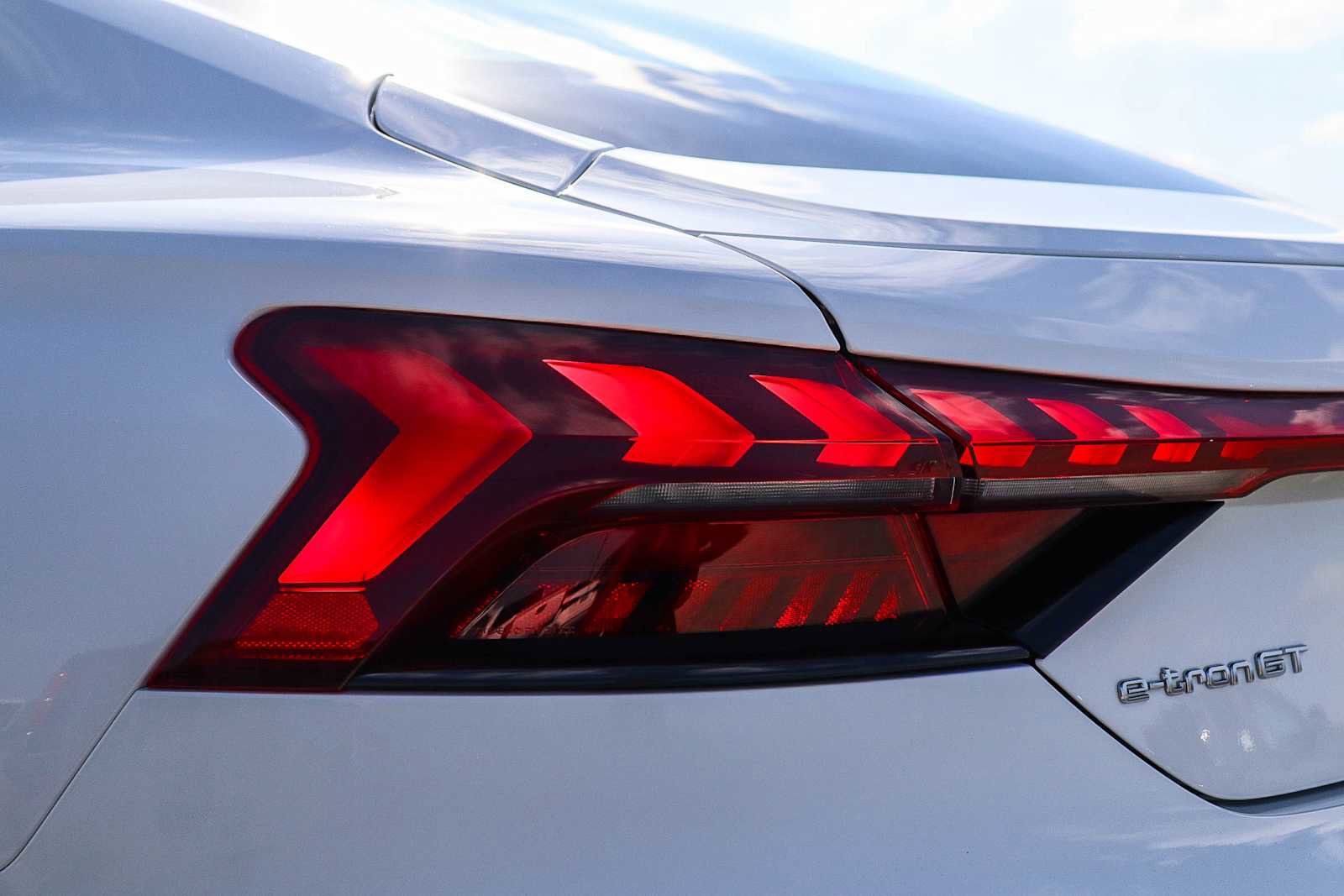 Used 2022 Audi e-tron GT Premium Plus image 11