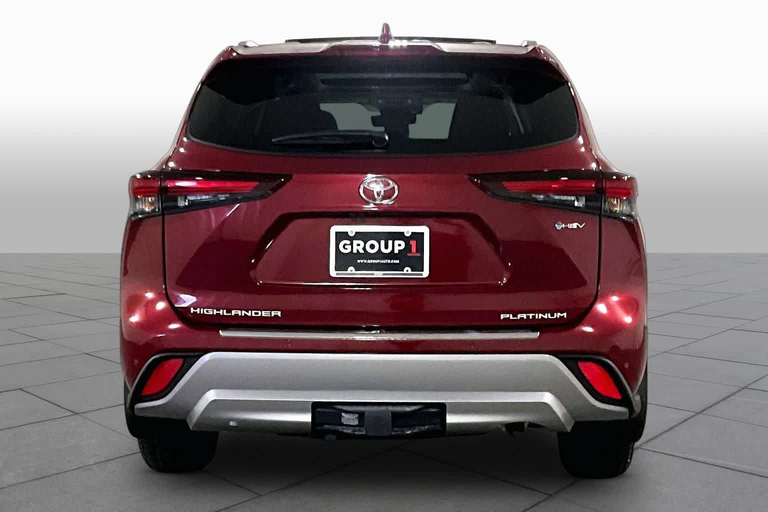 Used 2026 Toyota Highlander Platinum AWD/4WD image 4