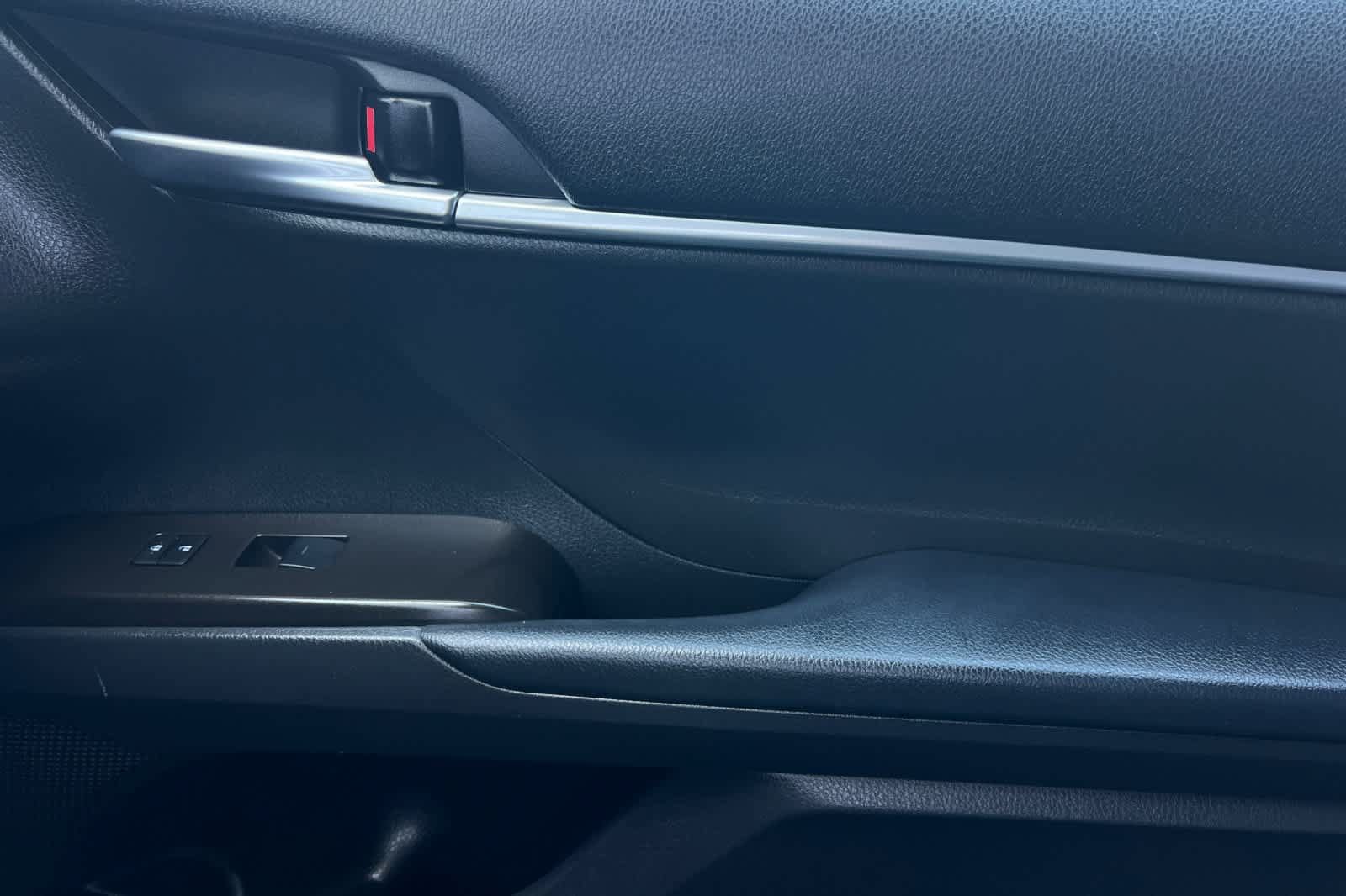 Used 2022 Toyota Camry SE w/ Cold Weather Package FWD image 19
