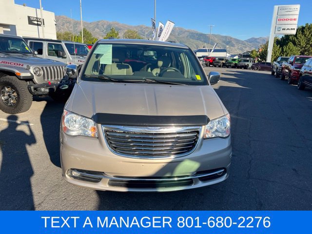 Used 2014 Chrysler Town & Country Touring-L w/ Driver Convenience Group FWD image 9