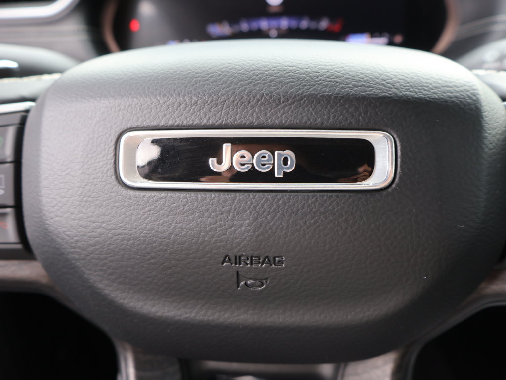 Used 2021 Jeep Grand Cherokee L Limited AWD/4WD image 28