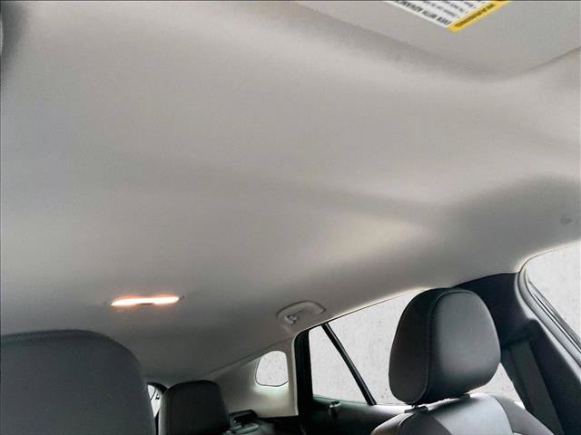 Used 2025 Chevrolet Trax LT FWD image 17