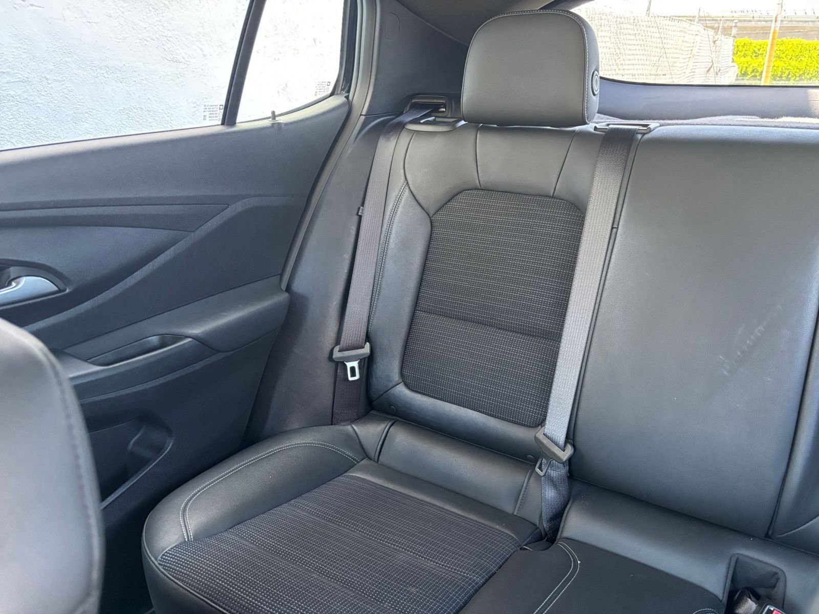 Used 2025 Buick Envista Preferred image 38