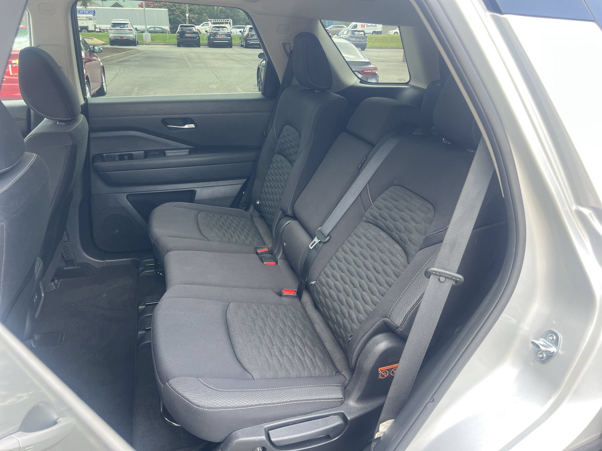 Used 2022 Nissan Pathfinder SV FWD image 15