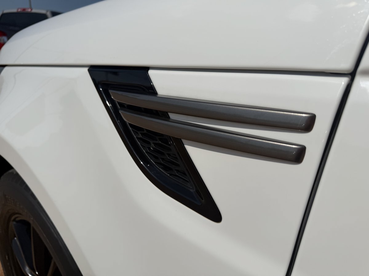 Used 2017 Land Rover Range Rover Sport SE AWD/4WD image 15