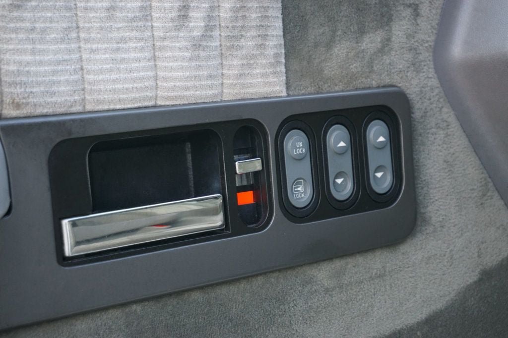 Used 1992 Chevrolet Silverado 1500 4x4 Regular Cab image 38