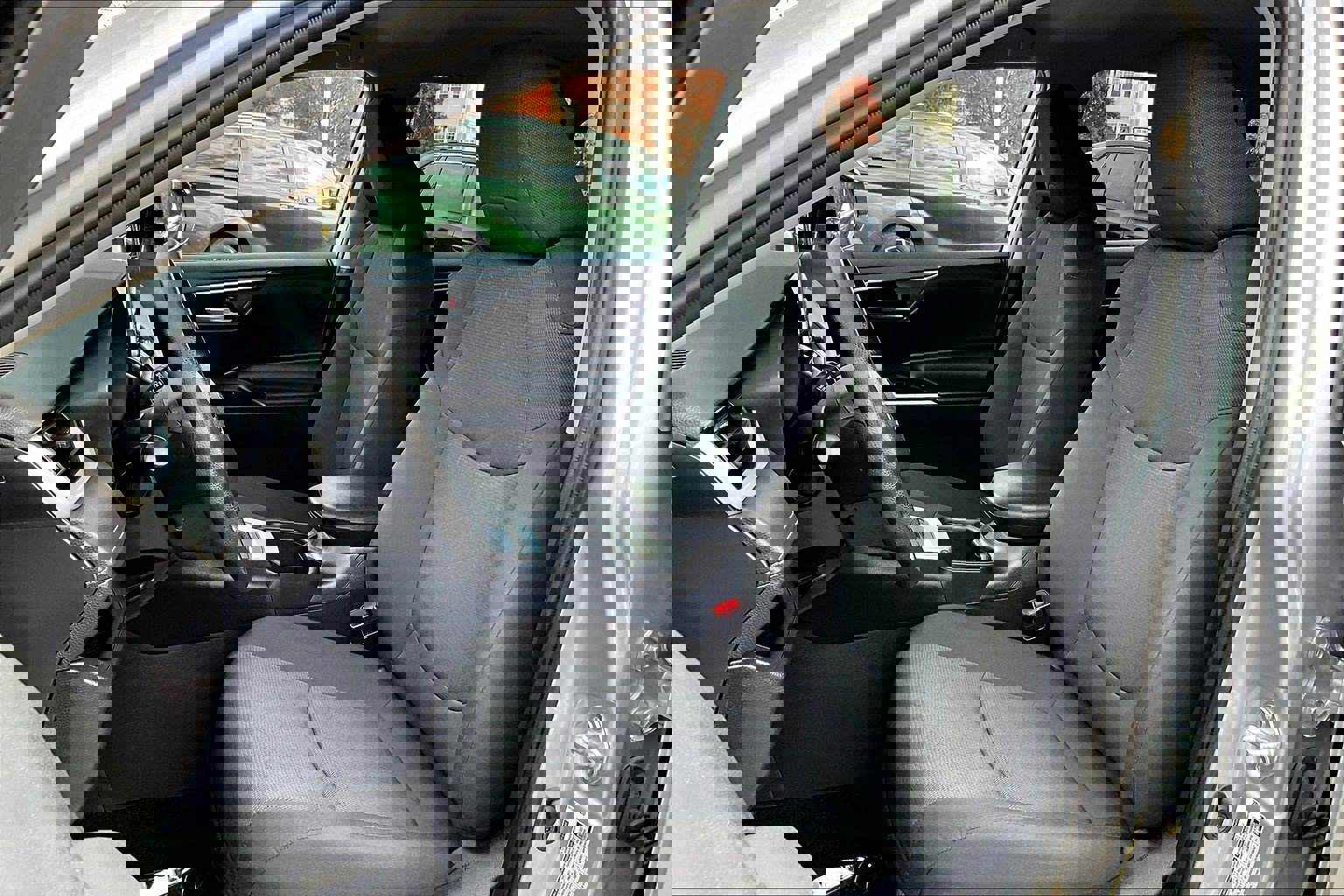 Used 2025 Toyota RAV4 XLE image 23