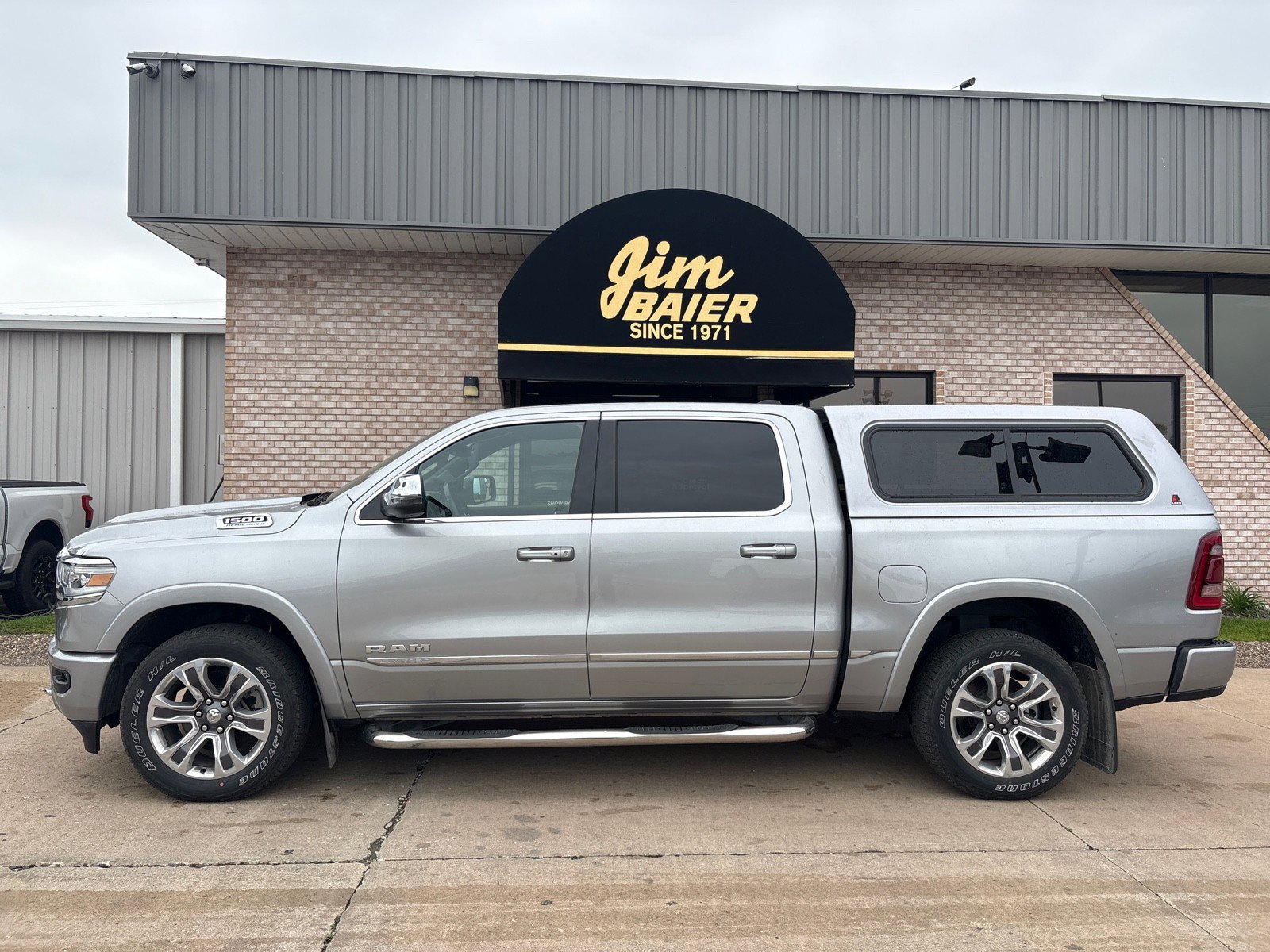 Used 2023 RAM 1500 Limited w/ Body Color Bumper Group AWD/4WD image 2