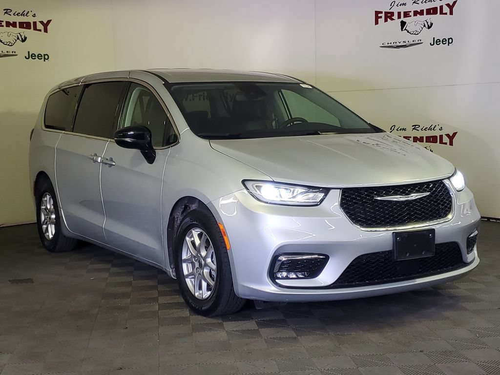 Used 2024 Chrysler Pacifica Touring-L FWD video 2