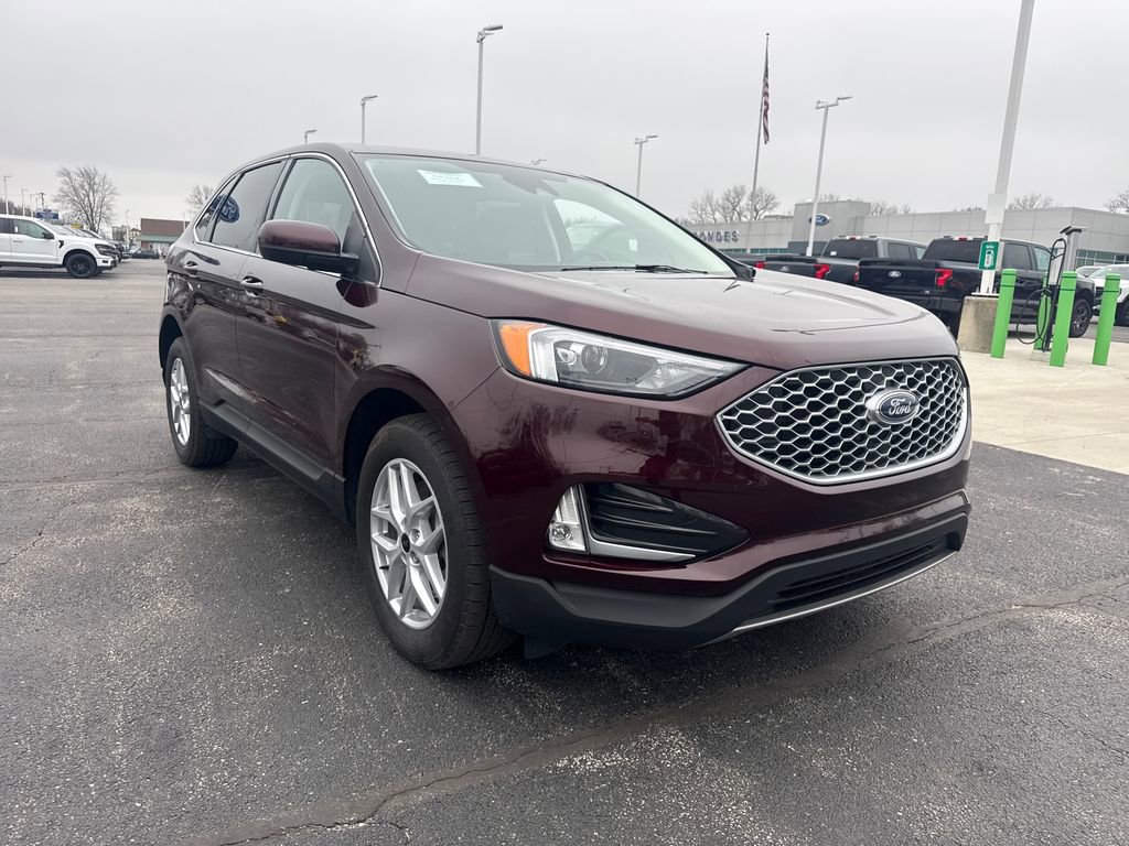 Used 2023 Ford Edge SEL w/ Convenience Package image 4