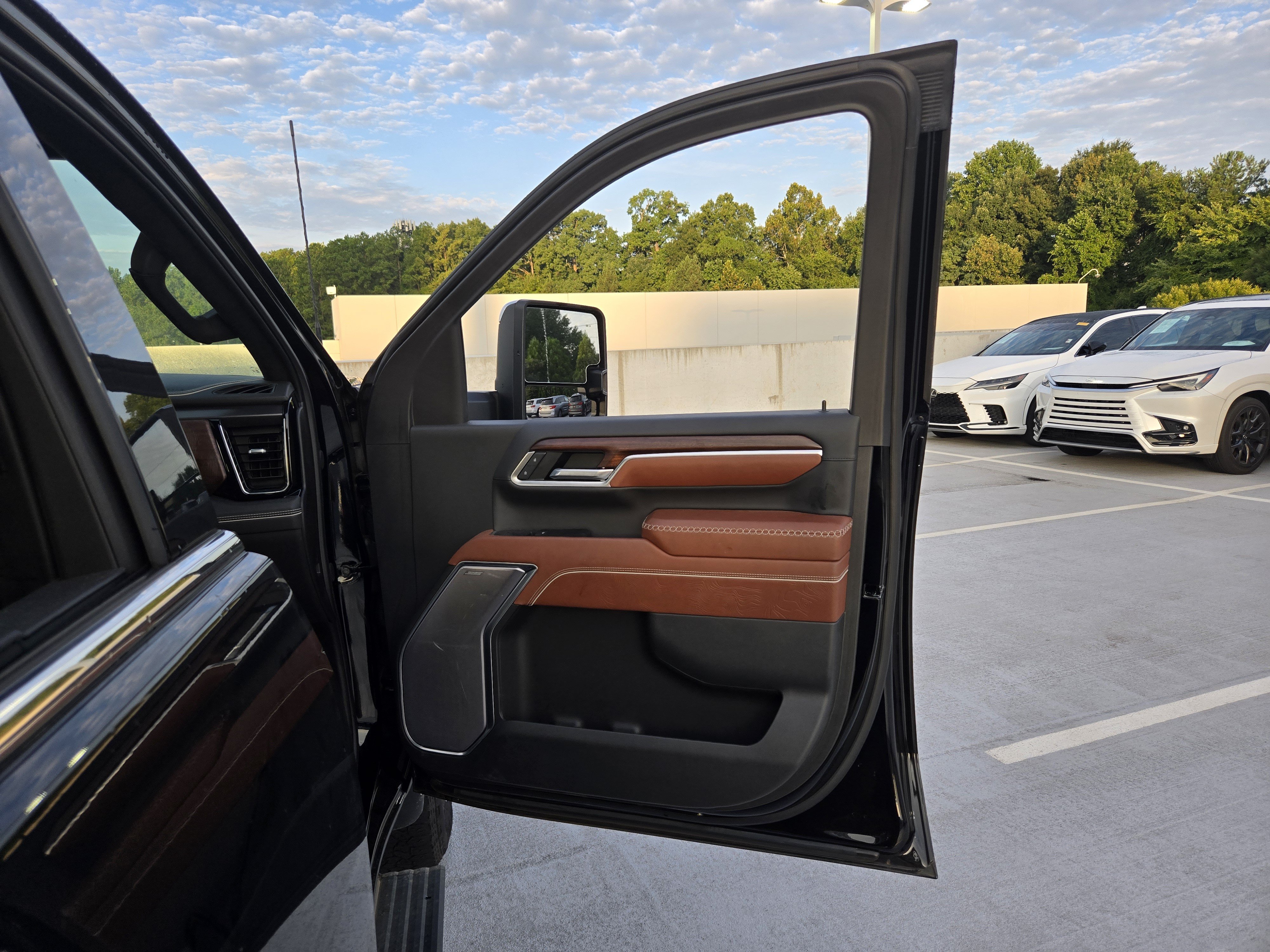 Used 2025 GMC Sierra 2500 Denali Ultimate w/ Max Trailering Package AWD/4WD image 29