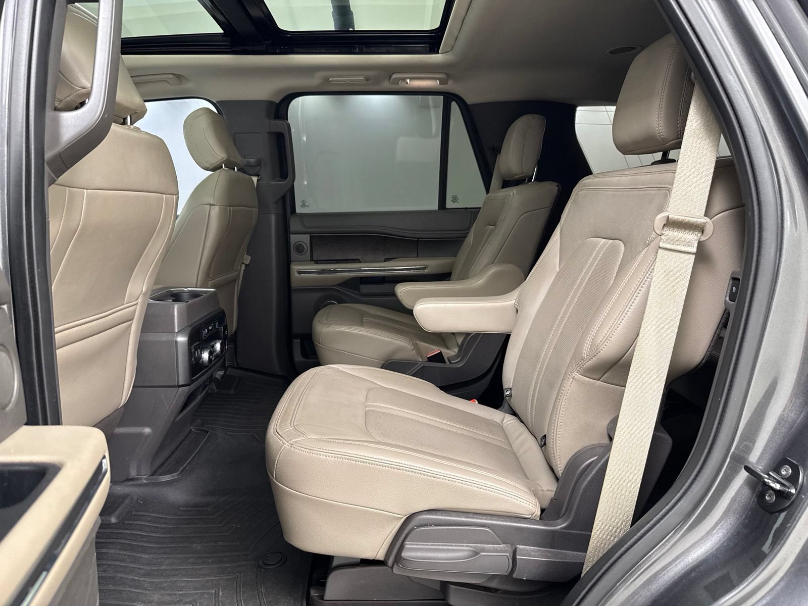 Used 2019 Ford Expedition Limited w/ Equipment Group 302A RWD image 17