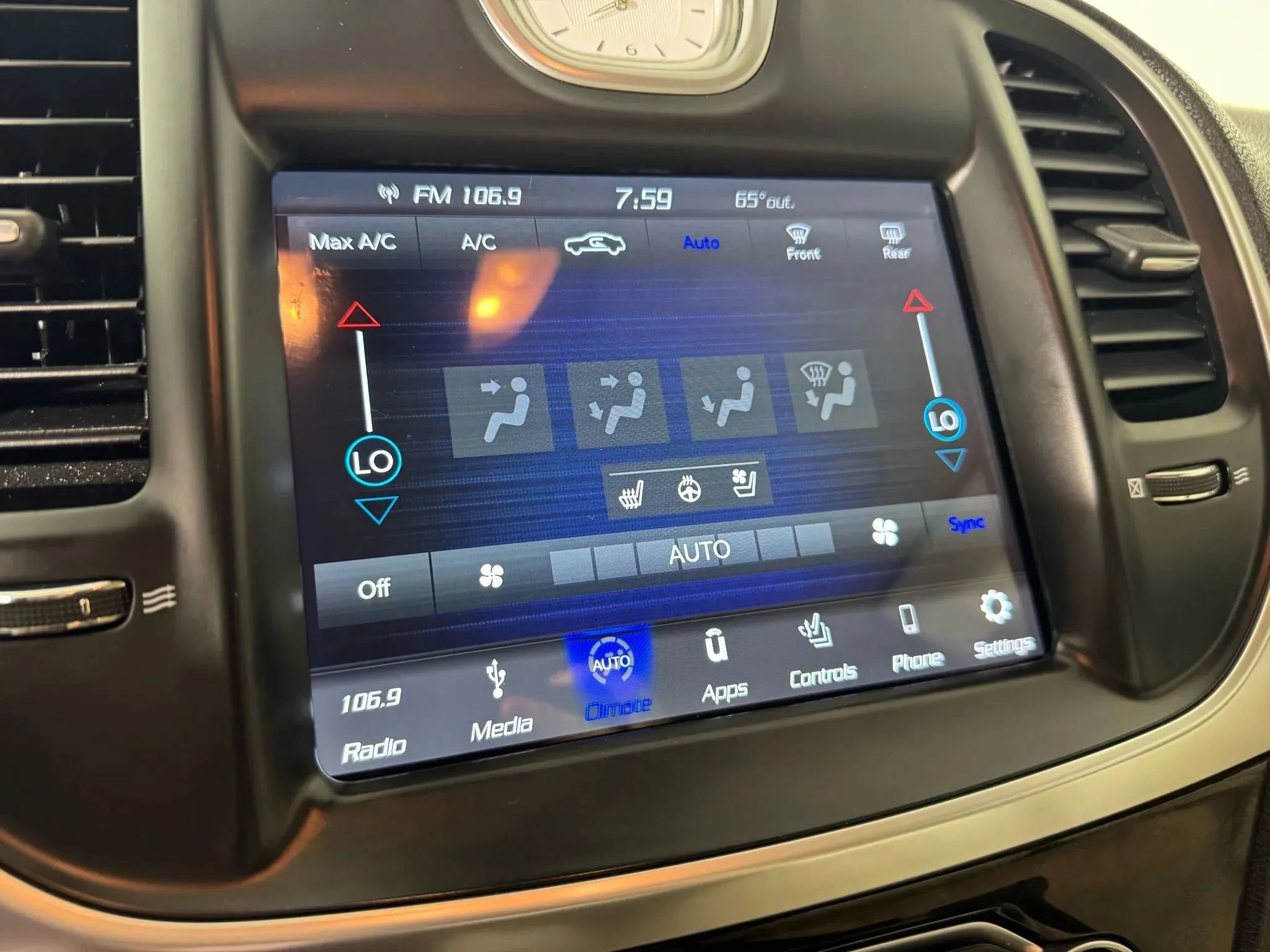 Used 2018 Chrysler 300 Limited image 20