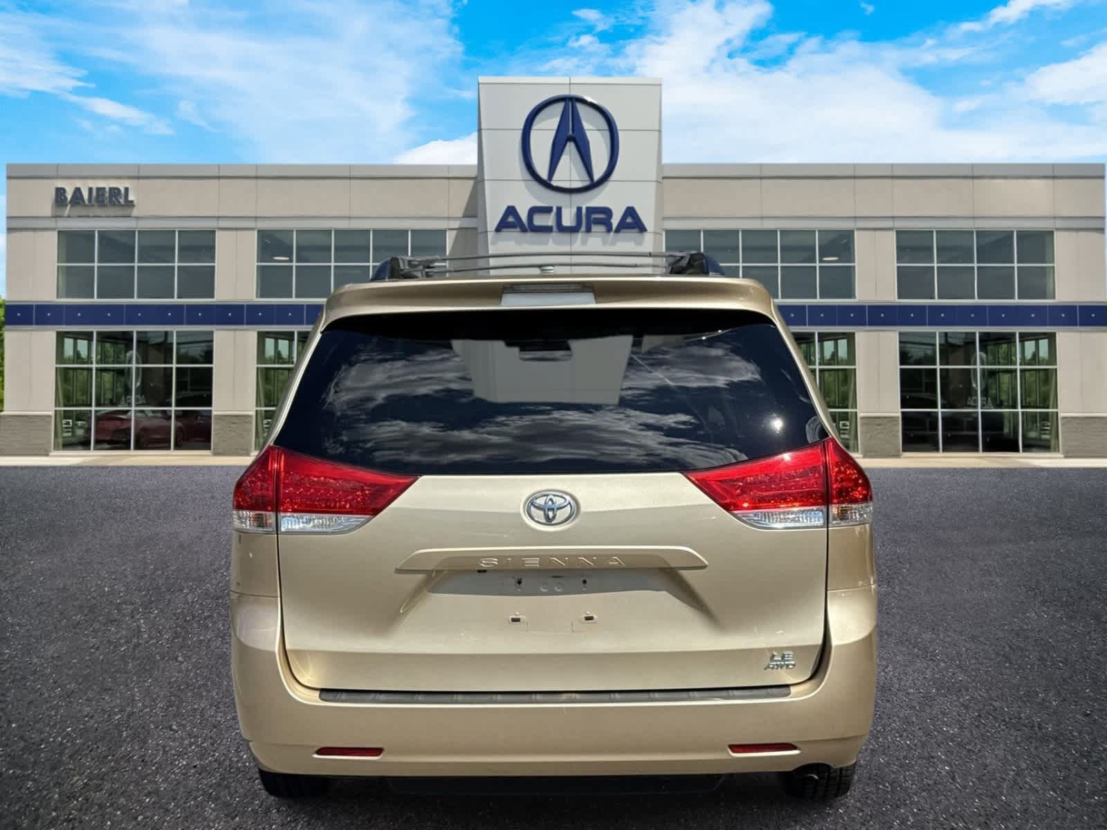 Used 2014 Toyota Sienna LE AWD/4WD image 4