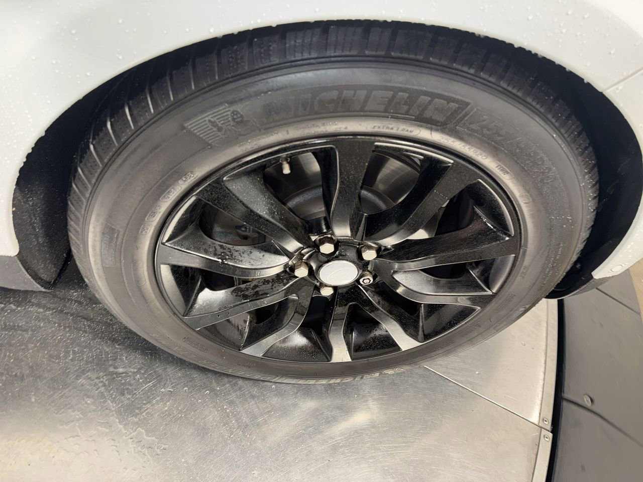 Used 2017 Land Rover Range Rover Sport HSE image 14