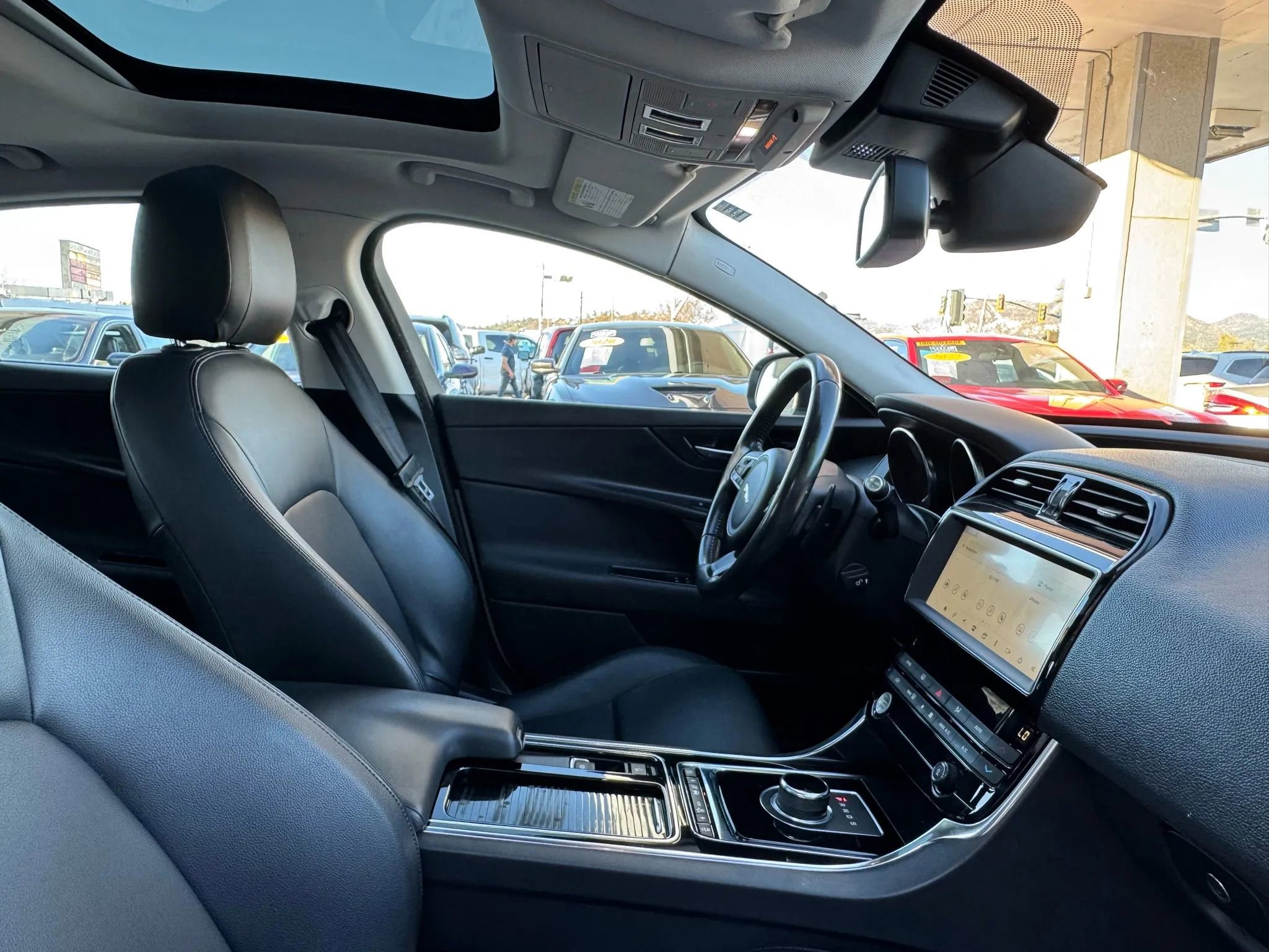 Used 2019 Jaguar XE Premium image 17