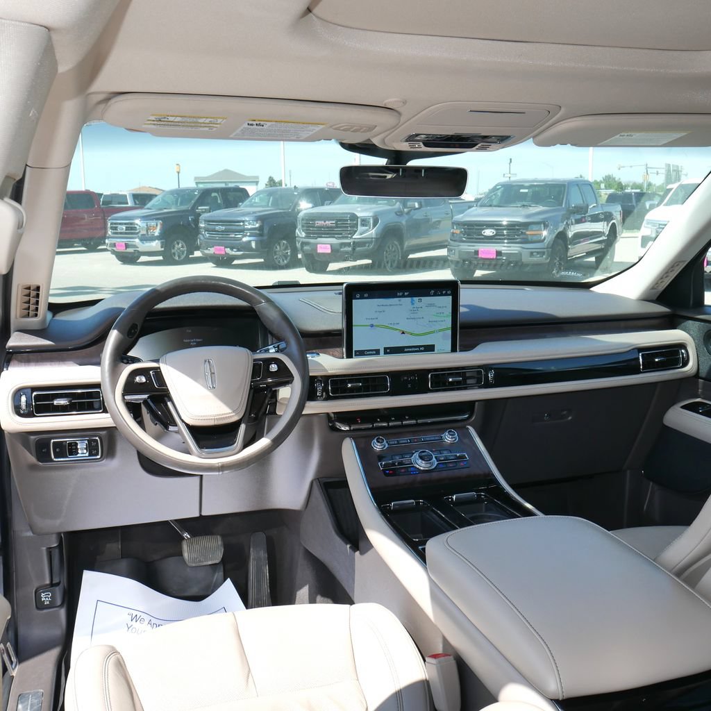 Used 2021 Lincoln Aviator Reserve w/ Elements Package Plus AWD/4WD image 2