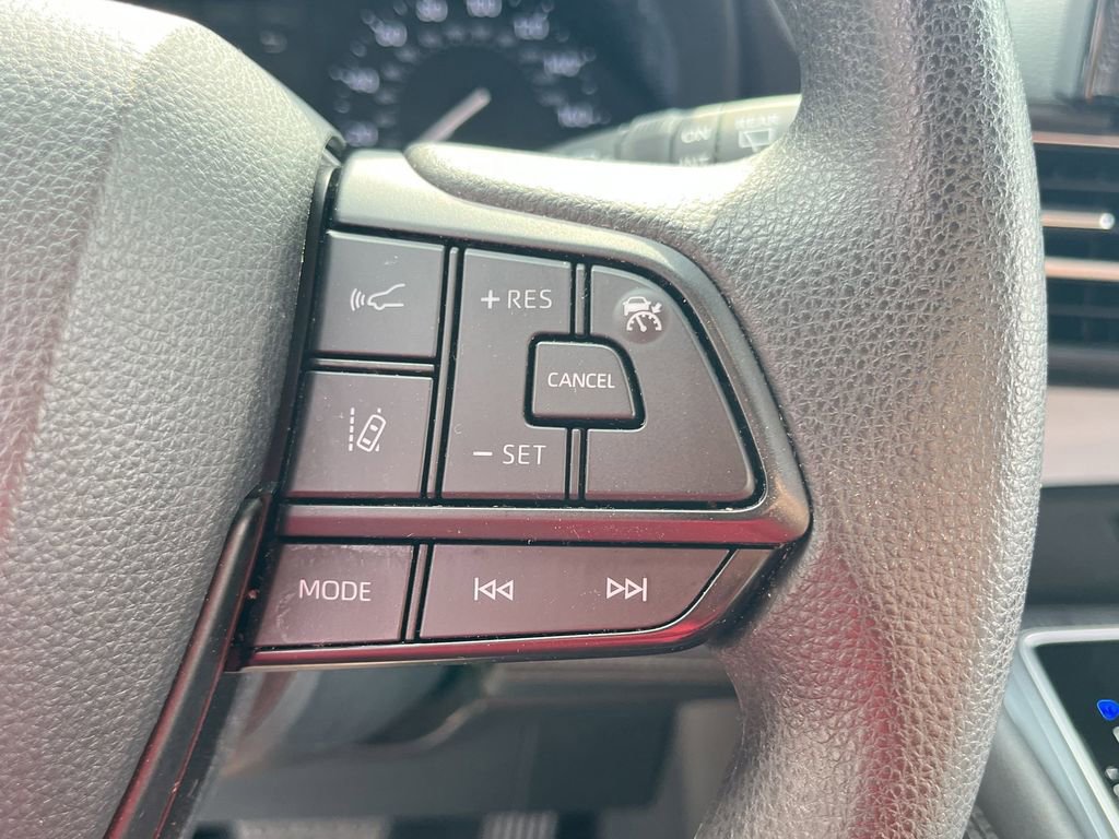 Used 2025 Toyota Sienna LE FWD image 21