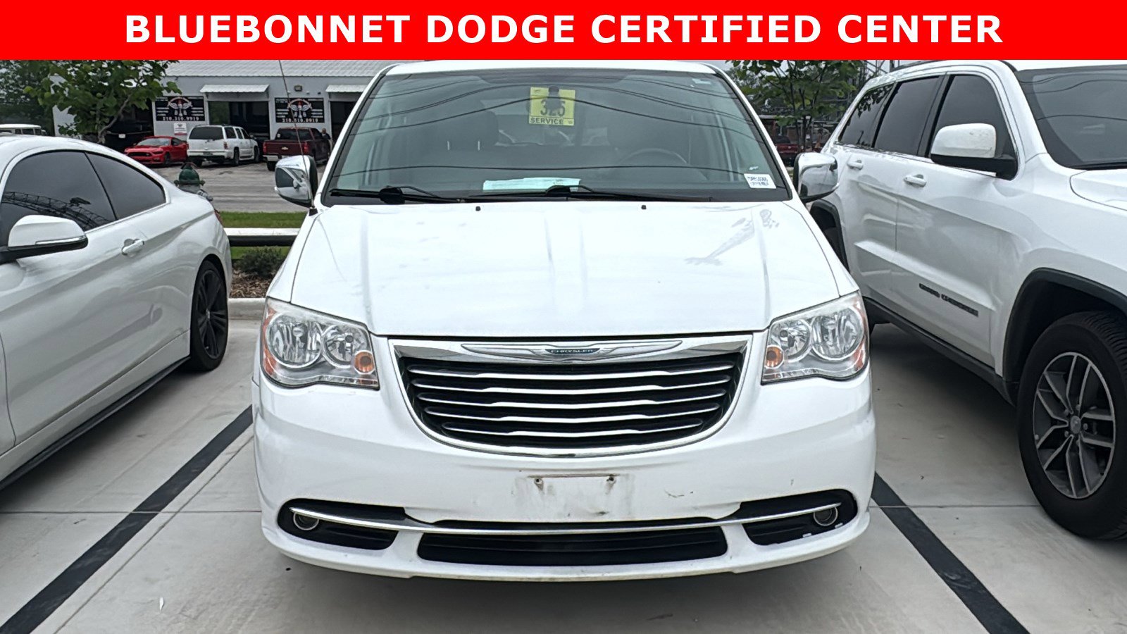 Used 2013 Chrysler Town & Country Touring-L w/ Driver Convenience Group FWD image 2