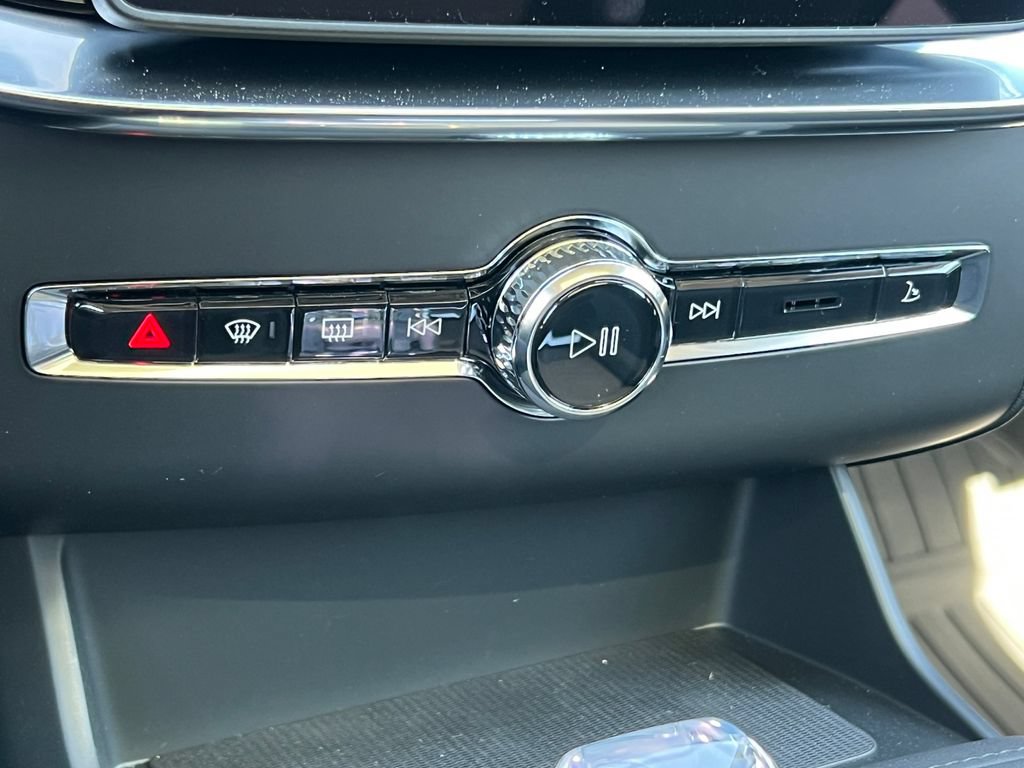 New 2026 Volvo XC90 B6 Plus w/ Protection Package Premier AWD/4WD image 29