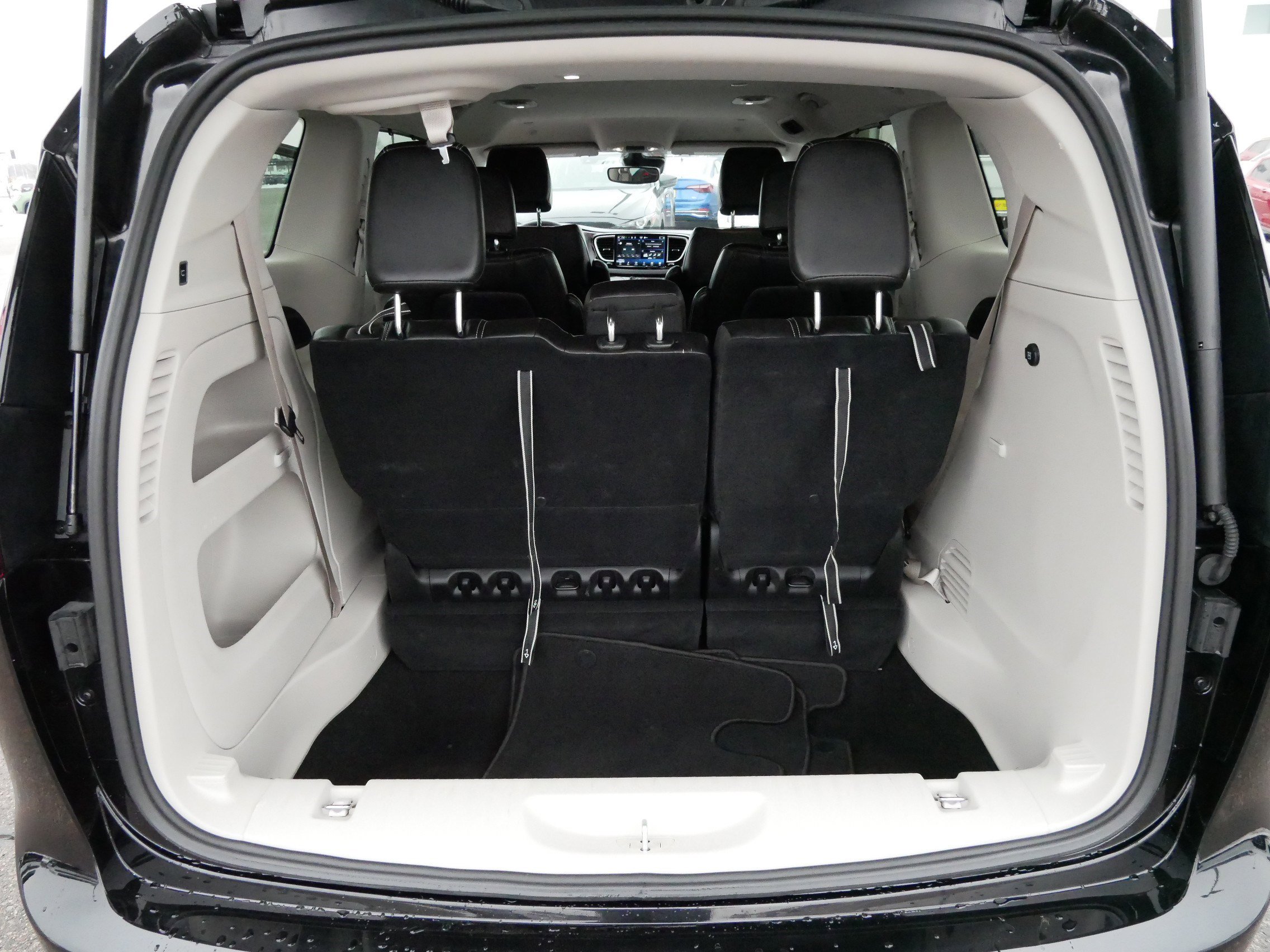 Used 2024 Chrysler Pacifica Touring-L image 18