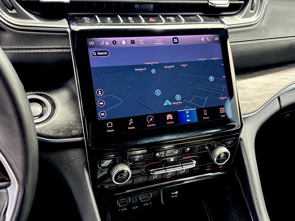 Used 2022 Jeep Grand Cherokee Overland w/ Luxury Tech Group IV AWD/4WD image 24