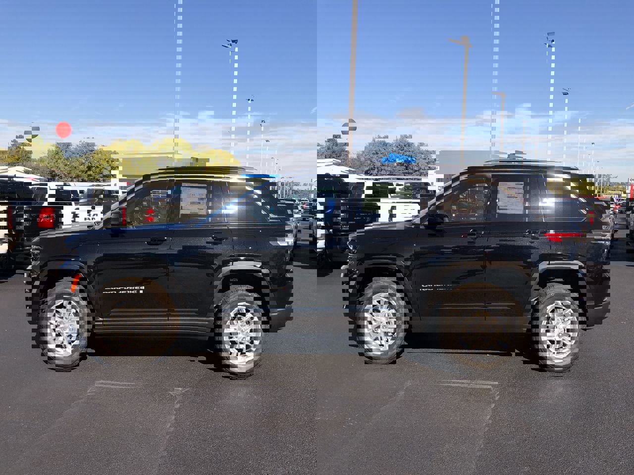 New 2025 Jeep Grand Cherokee Laredo X w/ Luxury Tech Group I image 11