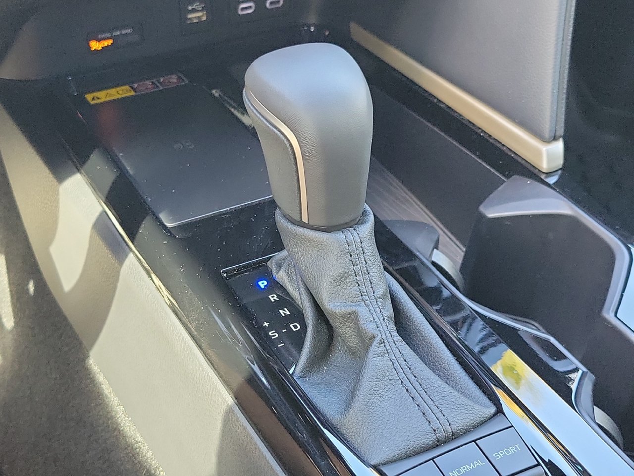 Used 2025 Toyota Camry XSE FWD image 28