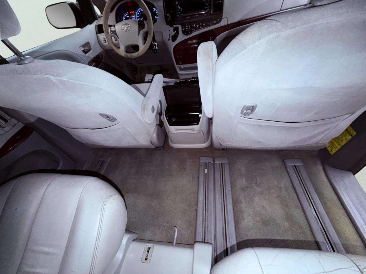 Used 2013 Toyota Sienna XLE image 24