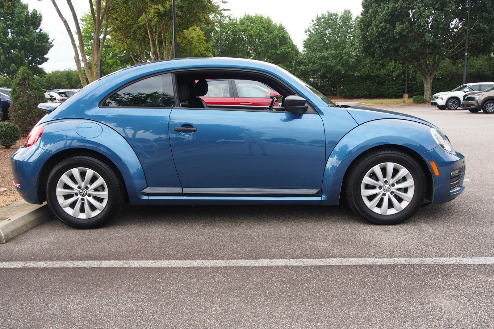Used 2018 Volkswagen Beetle 2.0T S FWD image 8