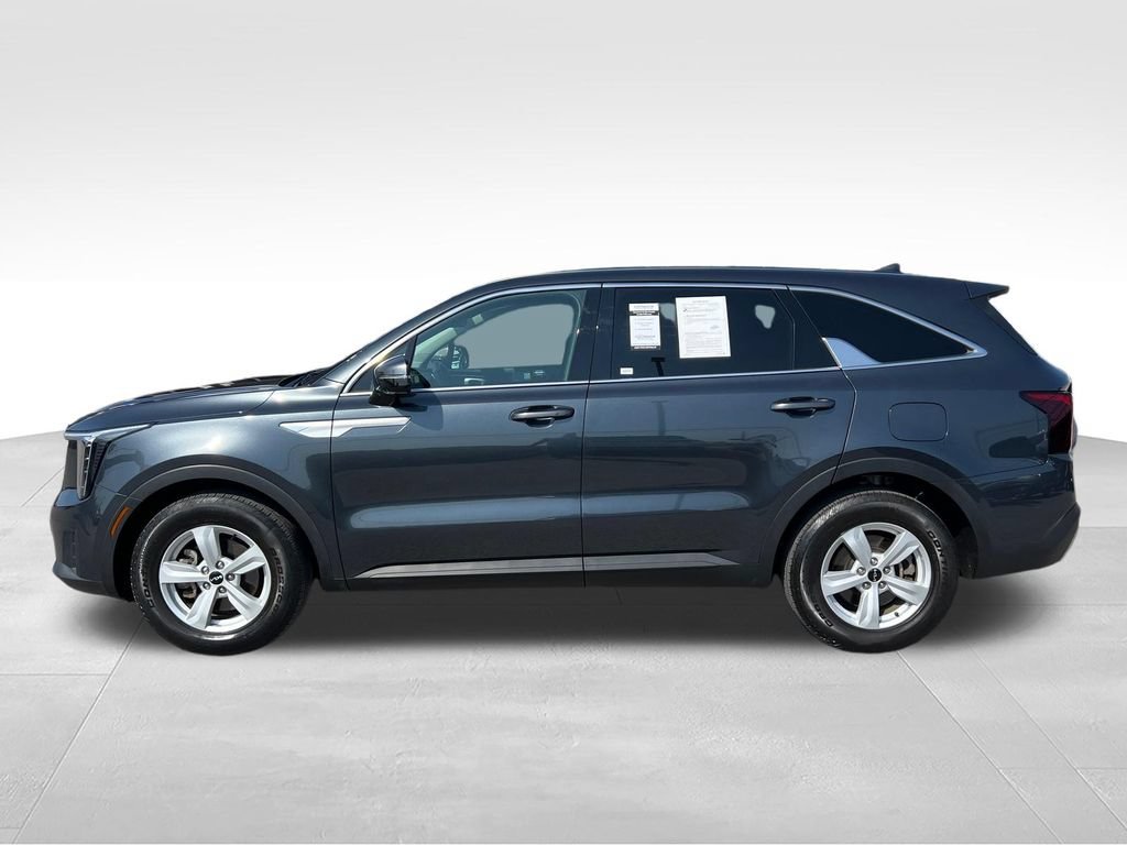Used 2024 Kia Sorento LX FWD image 2