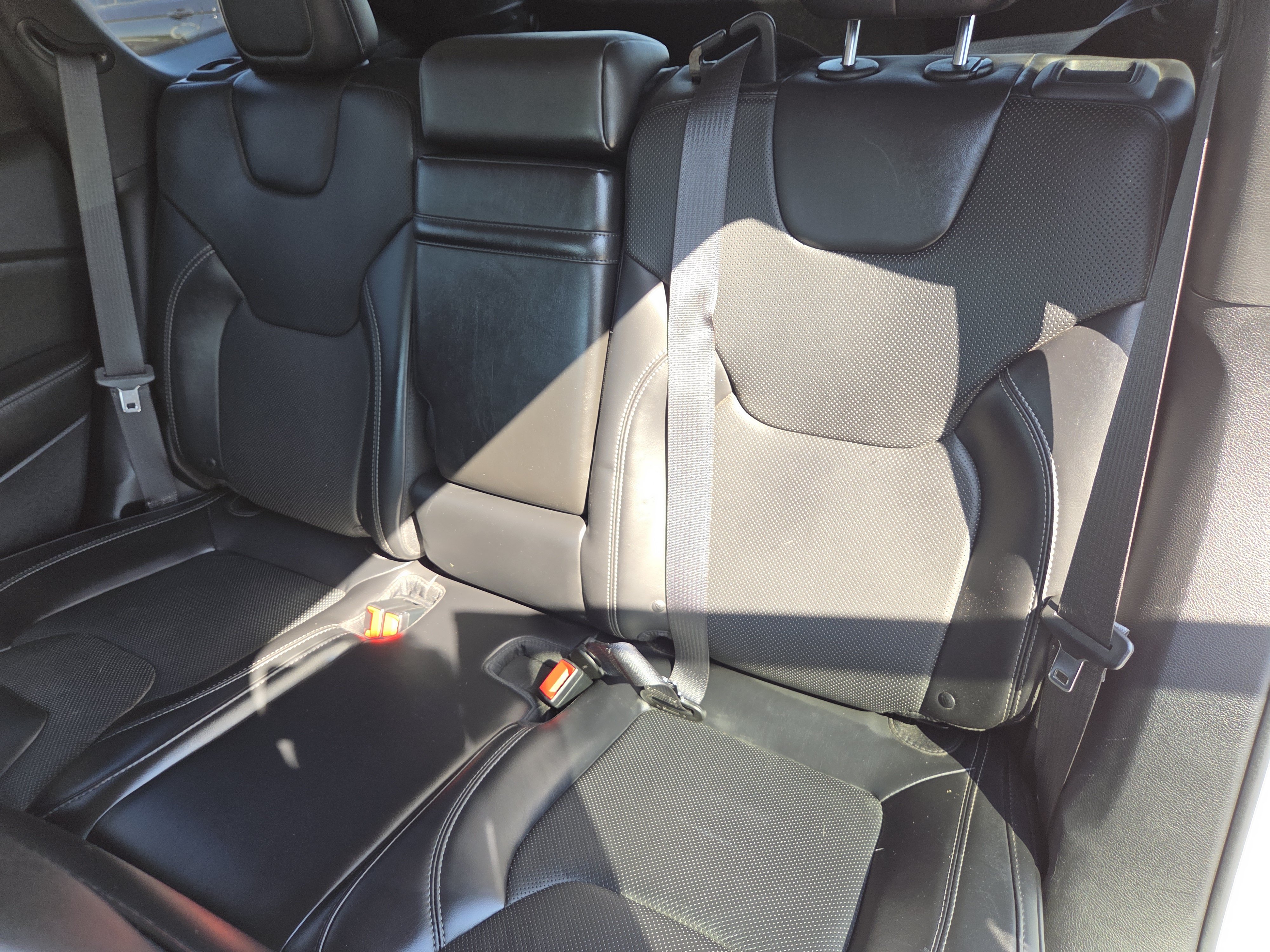 Used 2019 Jeep Cherokee Limited AWD/4WD image 15