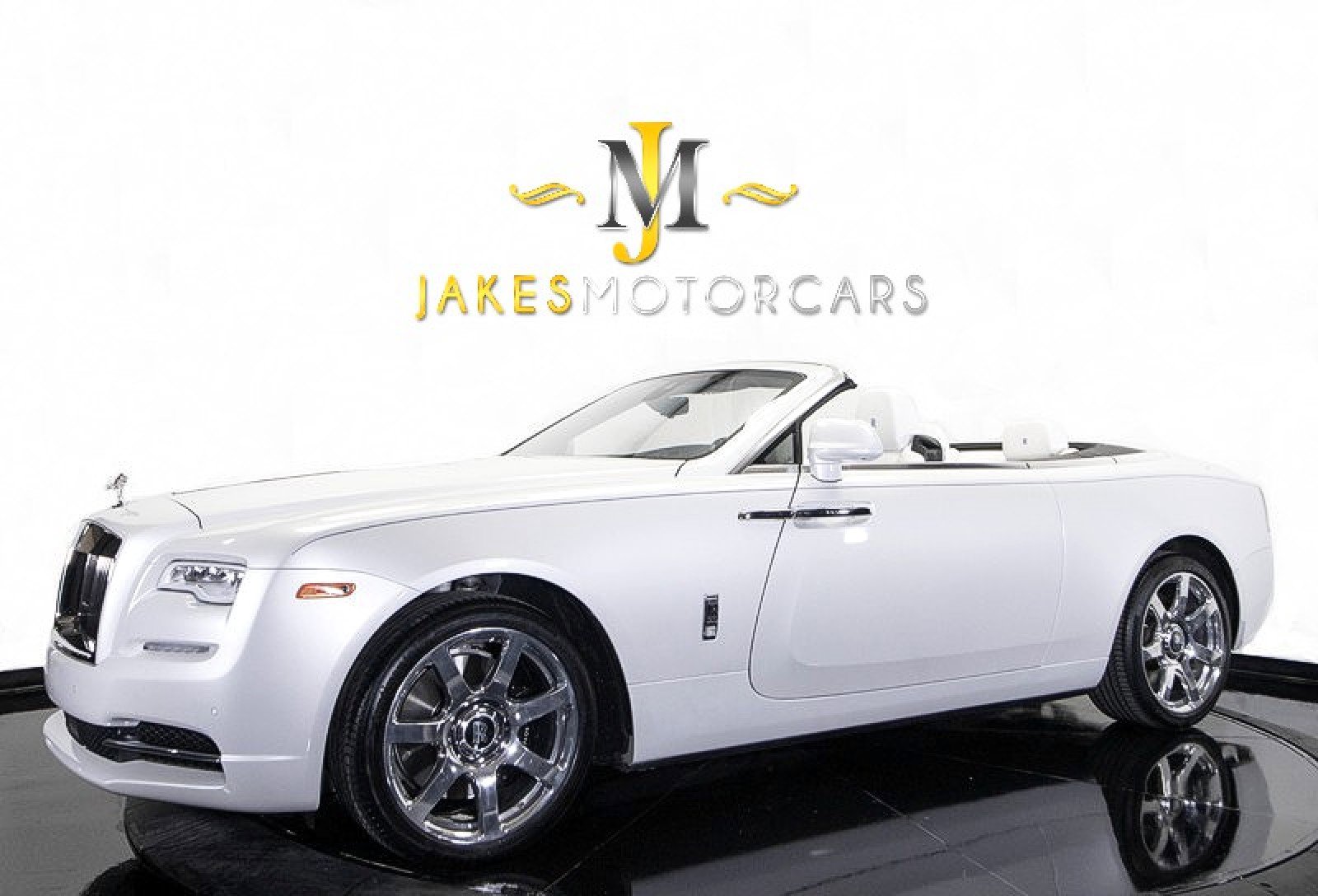 Used 2017 Rolls-Royce Dawn image 1