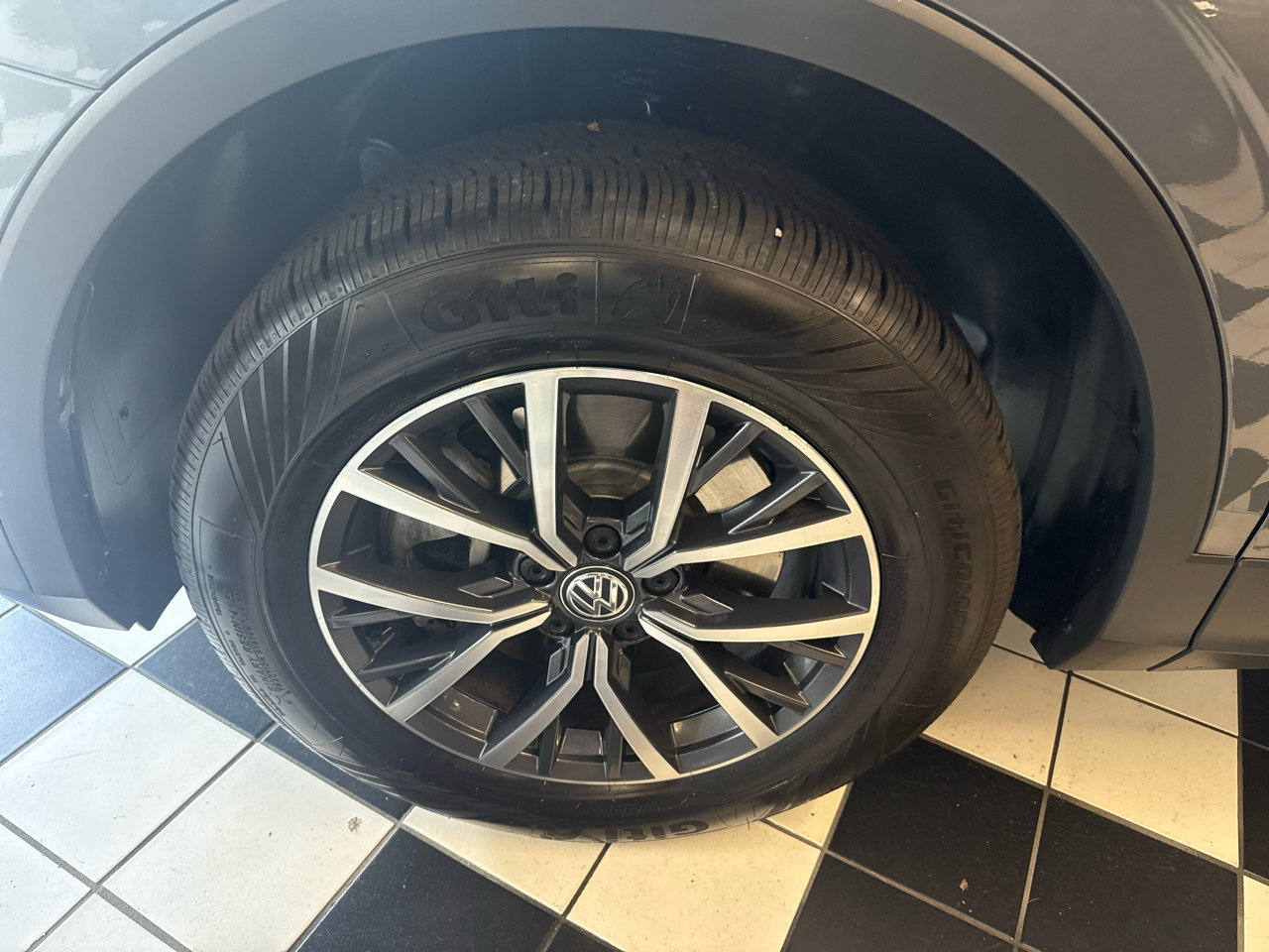 Used 2019 Volkswagen Tiguan S image 7
