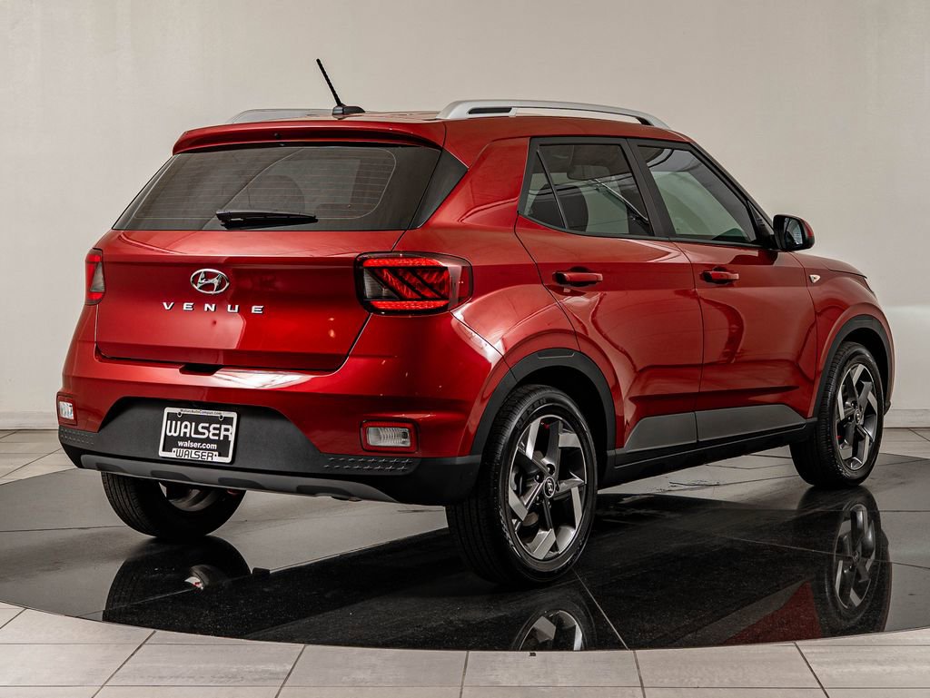 Used 2025 Hyundai Venue Limited FWD image 5