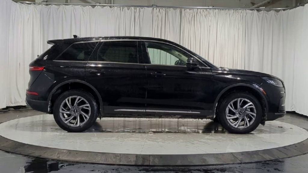 Used 2023 Lincoln Corsair AWD w/ Equipment Group 101A image 11