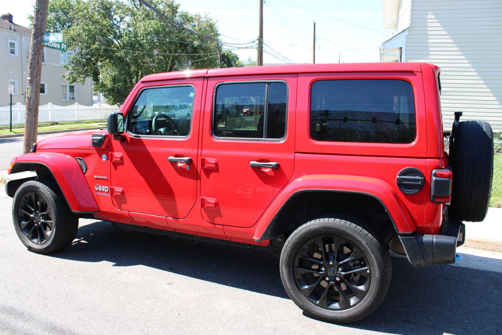 Used 2024 Jeep Wrangler Unlimited Sahara AWD/4WD image 8