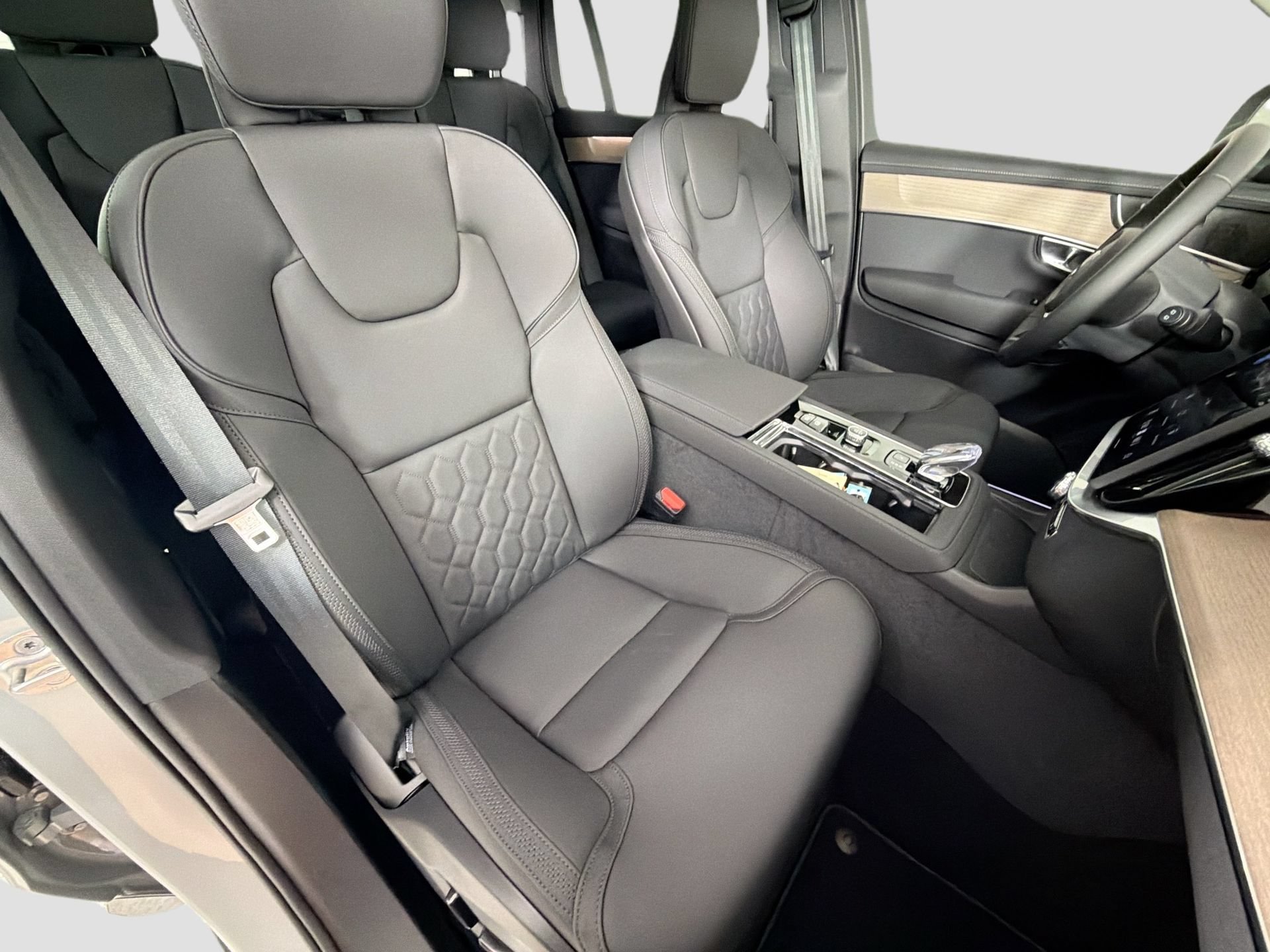 New 2026 Volvo XC90 B6 Core w/ Protection Package Premier AWD/4WD image 30