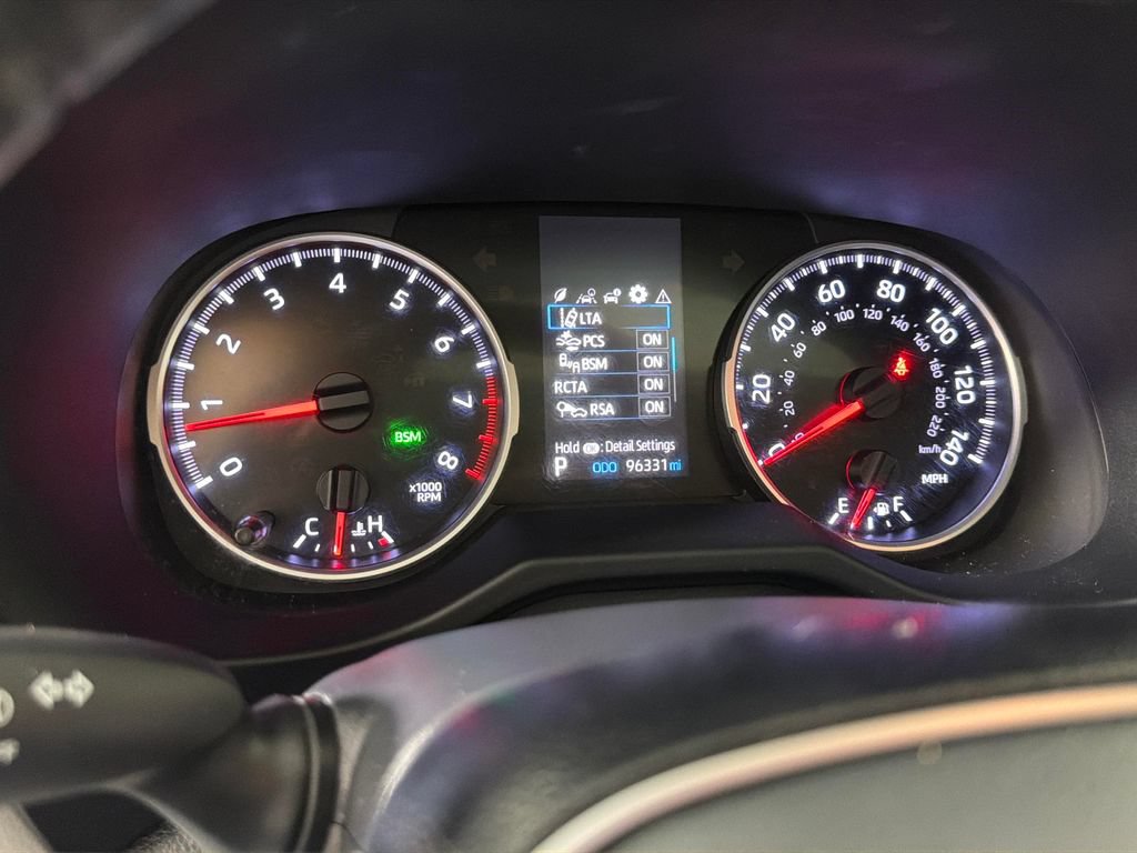 Used 2020 Toyota RAV4 XLE Premium FWD image 20