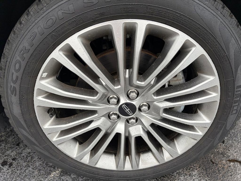 Used 2017 Lincoln MKX Reserve FWD image 28