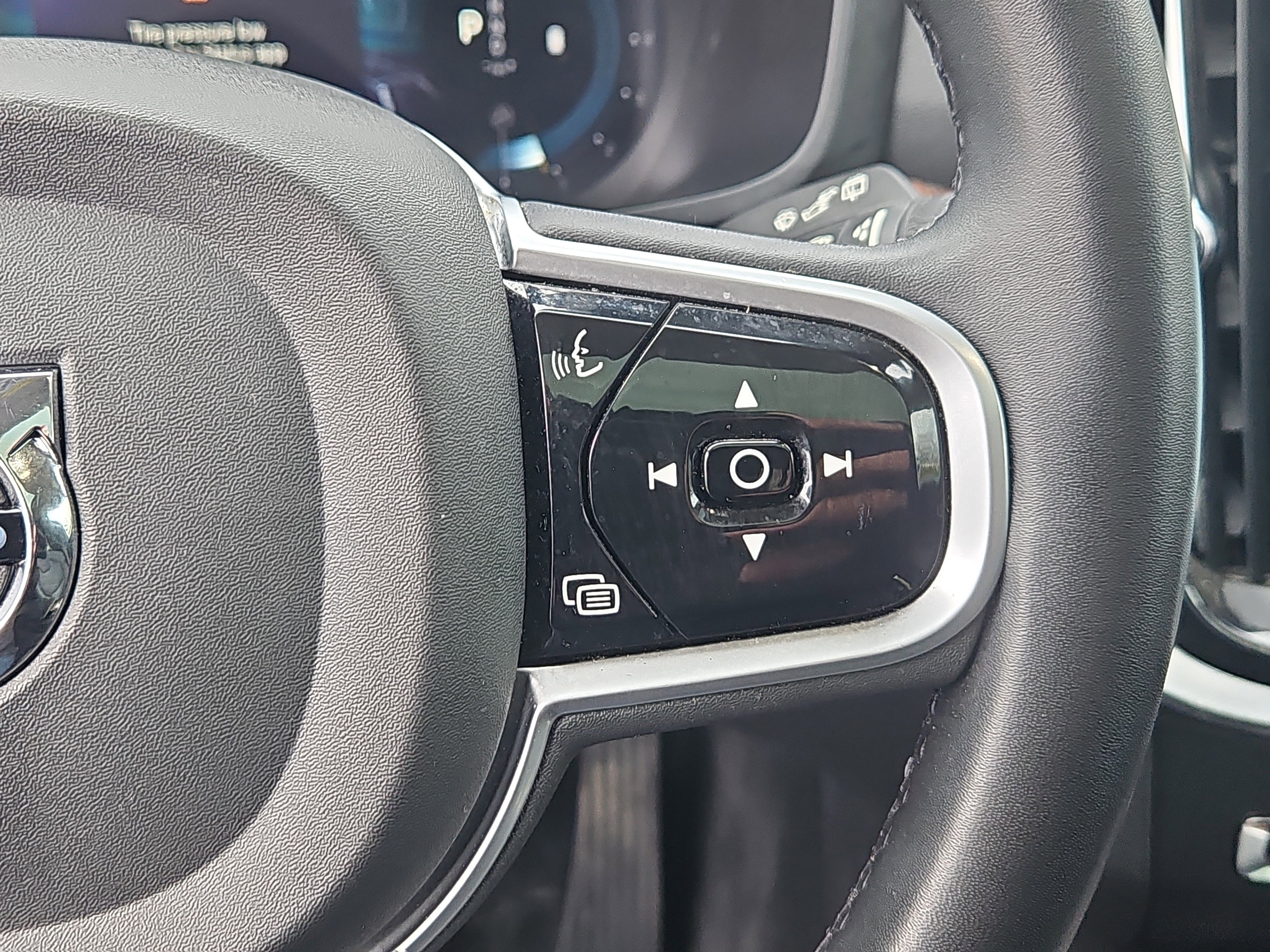 Certified 2023 Volvo V60 B5 Cross Country Plus image 18