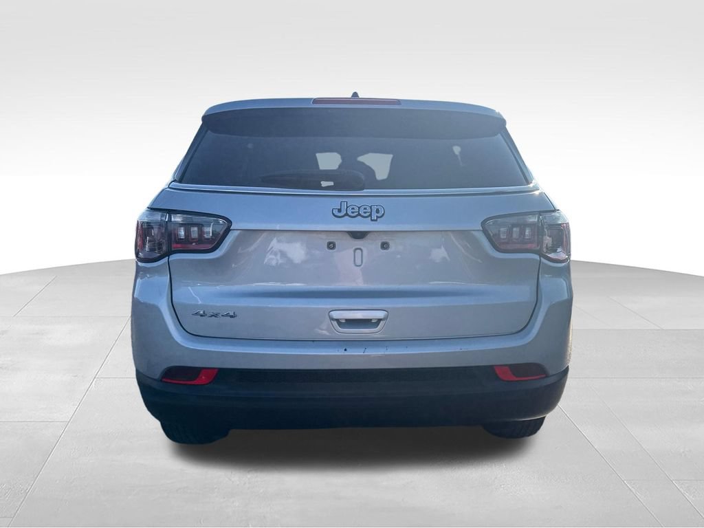 Used 2024 Jeep Compass Sport AWD/4WD image 9