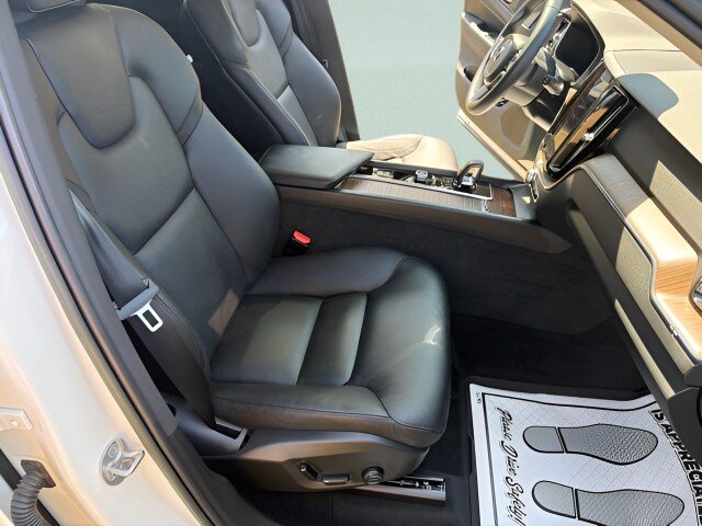 Used 2023 Volvo XC60 B5 Plus w/ Climate Package AWD/4WD image 30