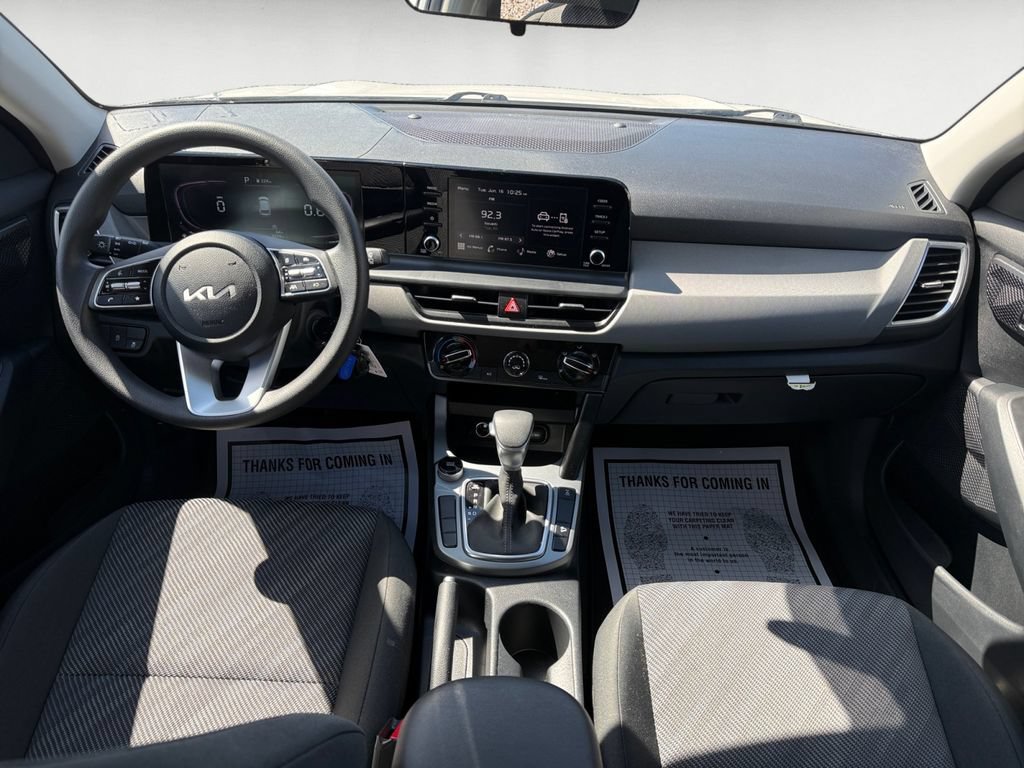 Used 2025 Kia Seltos LX AWD/4WD image 11