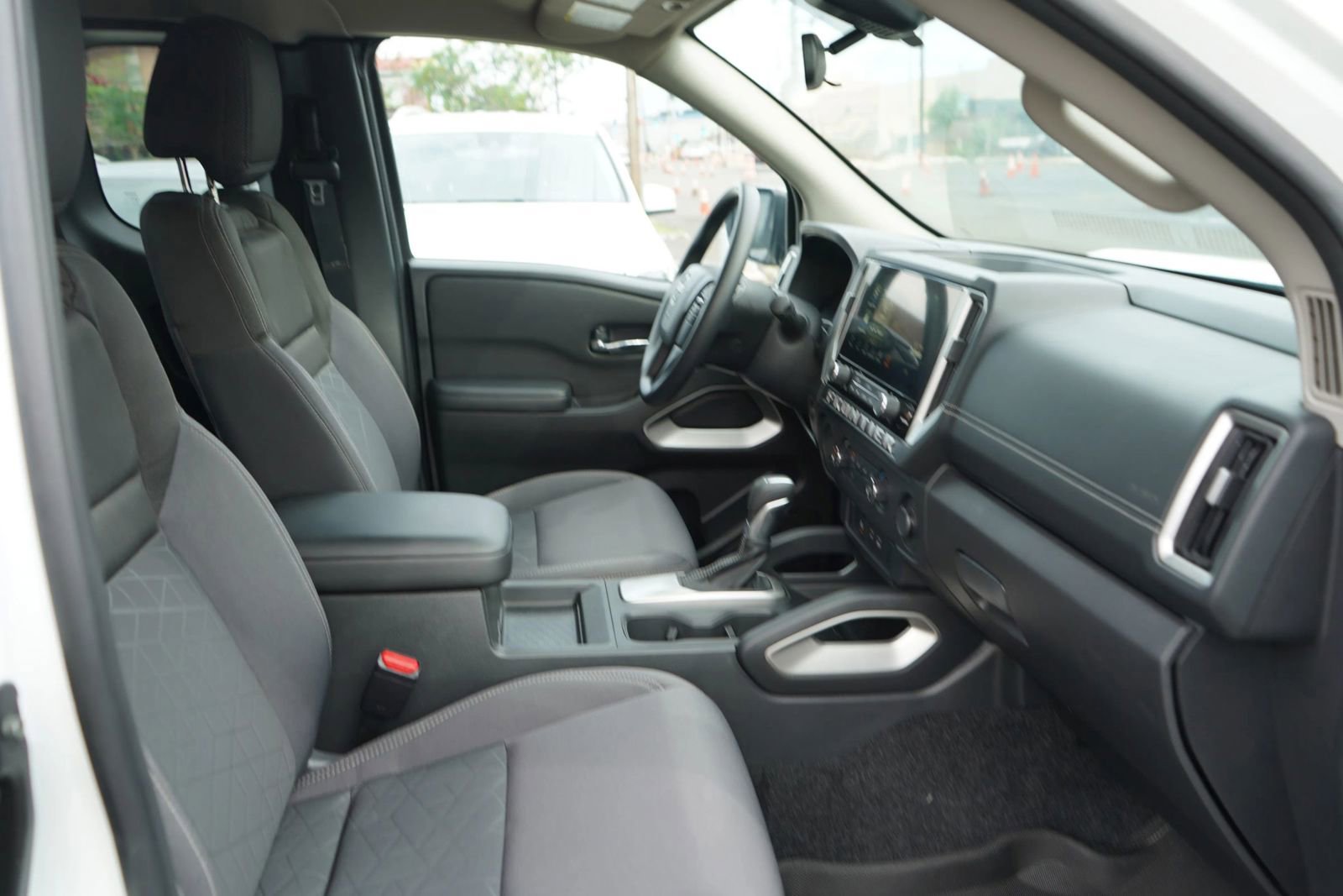 Used 2025 Nissan Frontier SV RWD image 21