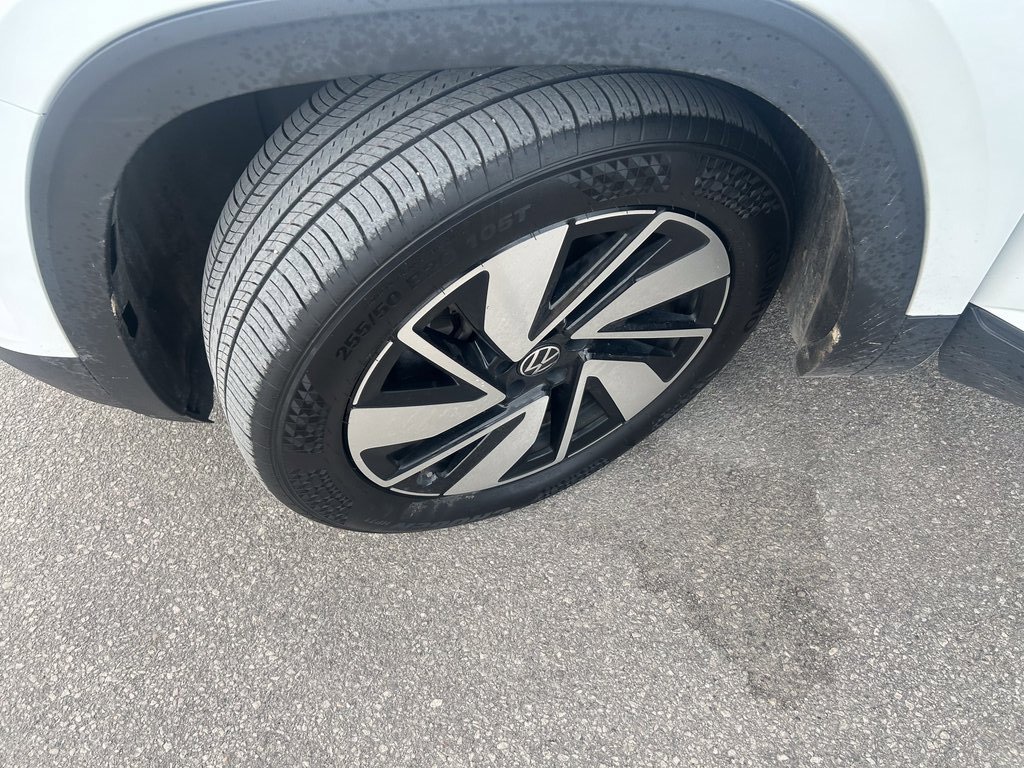 Used 2025 Volkswagen Atlas SE image 33